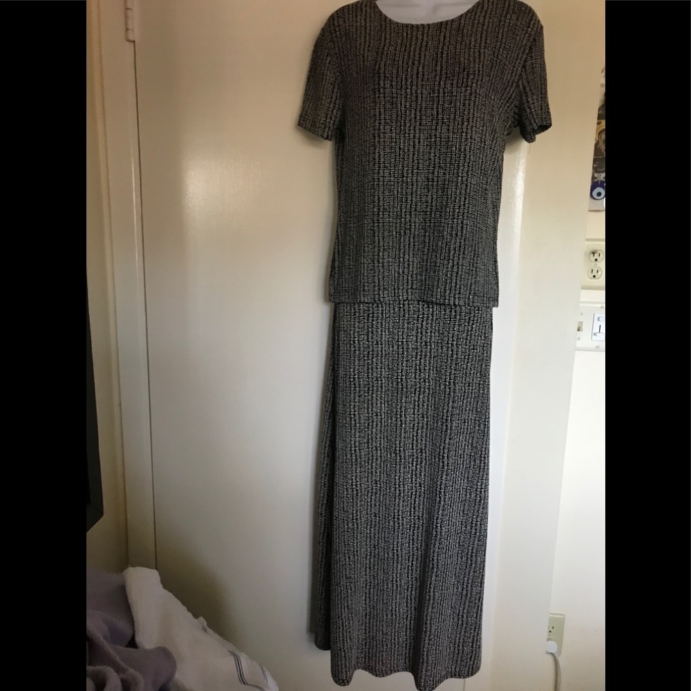 2 pc matching butdifferent brand &size top& skirt